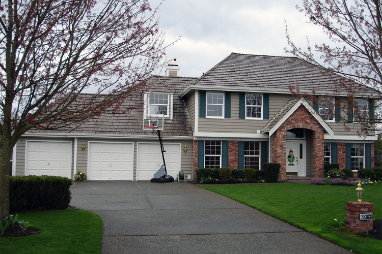 Best Bonney Lake Roofers: Spring Roofing Materials Showdown